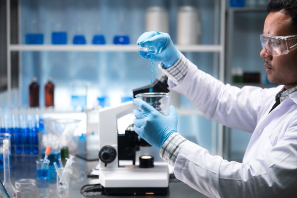 bachelor's in health science student working in labratory